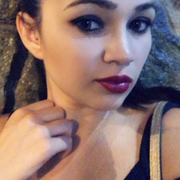 Meet your Posher, Celena - Picture 2 of 4